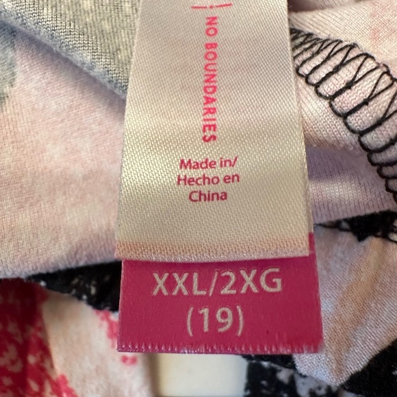 💜3/$15 Pink and Black Zigzag Patterned Pants - Picture 4 of 5